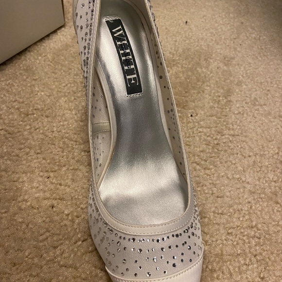 Brand new CRYSTAL Vera Wang heels - Picture 4 of 5